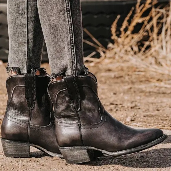 Freebird Leather black boots - Zamora cowboy ankle booties - Picture 2 of 8
